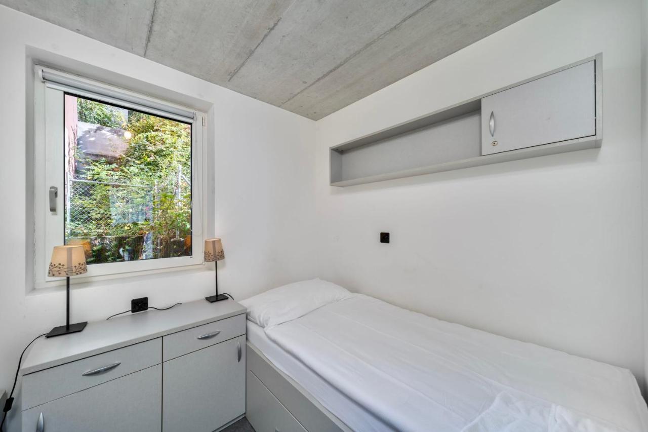 Florimont Double Lake View Room - Self Check-In مونترو المظهر الخارجي الصورة