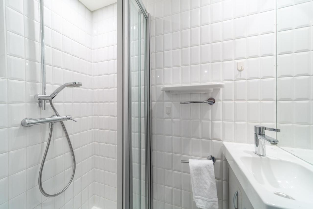 Florimont Double Lake View Room - Self Check-In مونترو المظهر الخارجي الصورة